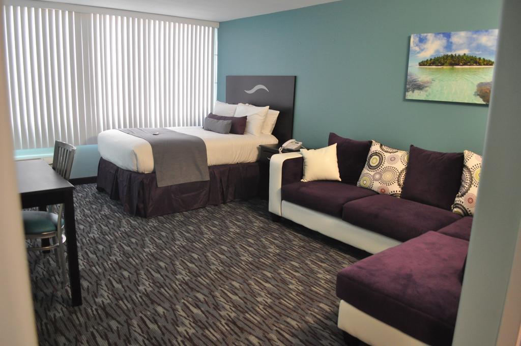California Palms Hotel And Suites Austintown Exteriör bild