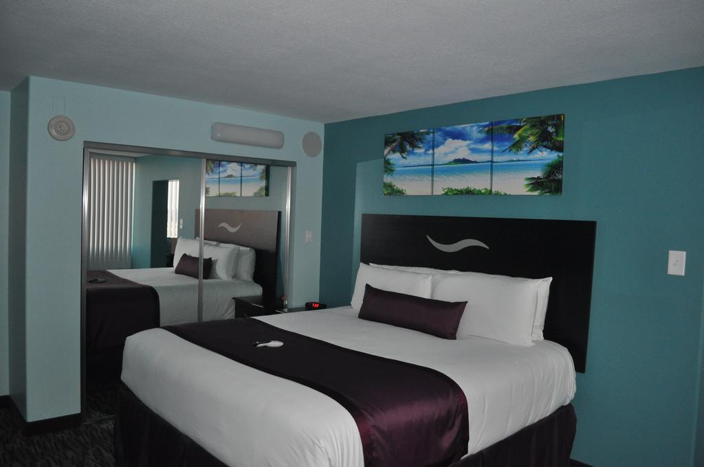 California Palms Hotel And Suites Austintown Exteriör bild