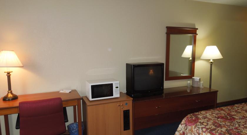 California Palms Hotel And Suites Austintown Exteriör bild
