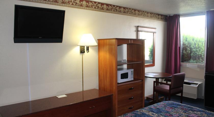 California Palms Hotel And Suites Austintown Rum bild