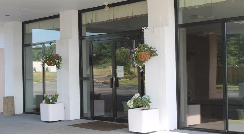 California Palms Hotel And Suites Austintown Exteriör bild