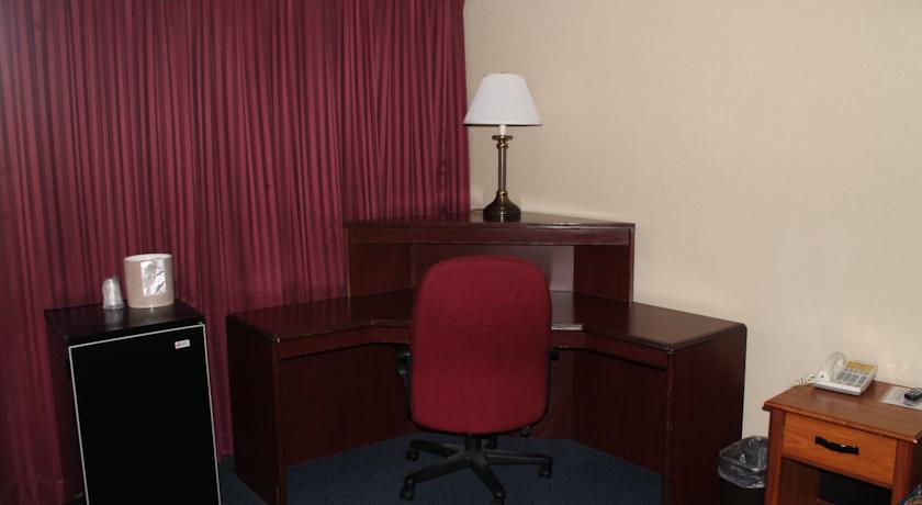 California Palms Hotel And Suites Austintown Rum bild