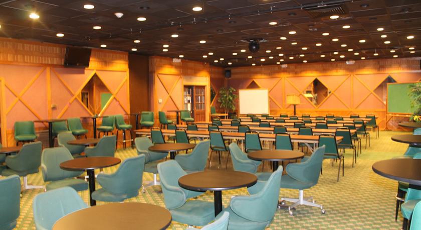 California Palms Hotel And Suites Austintown Exteriör bild